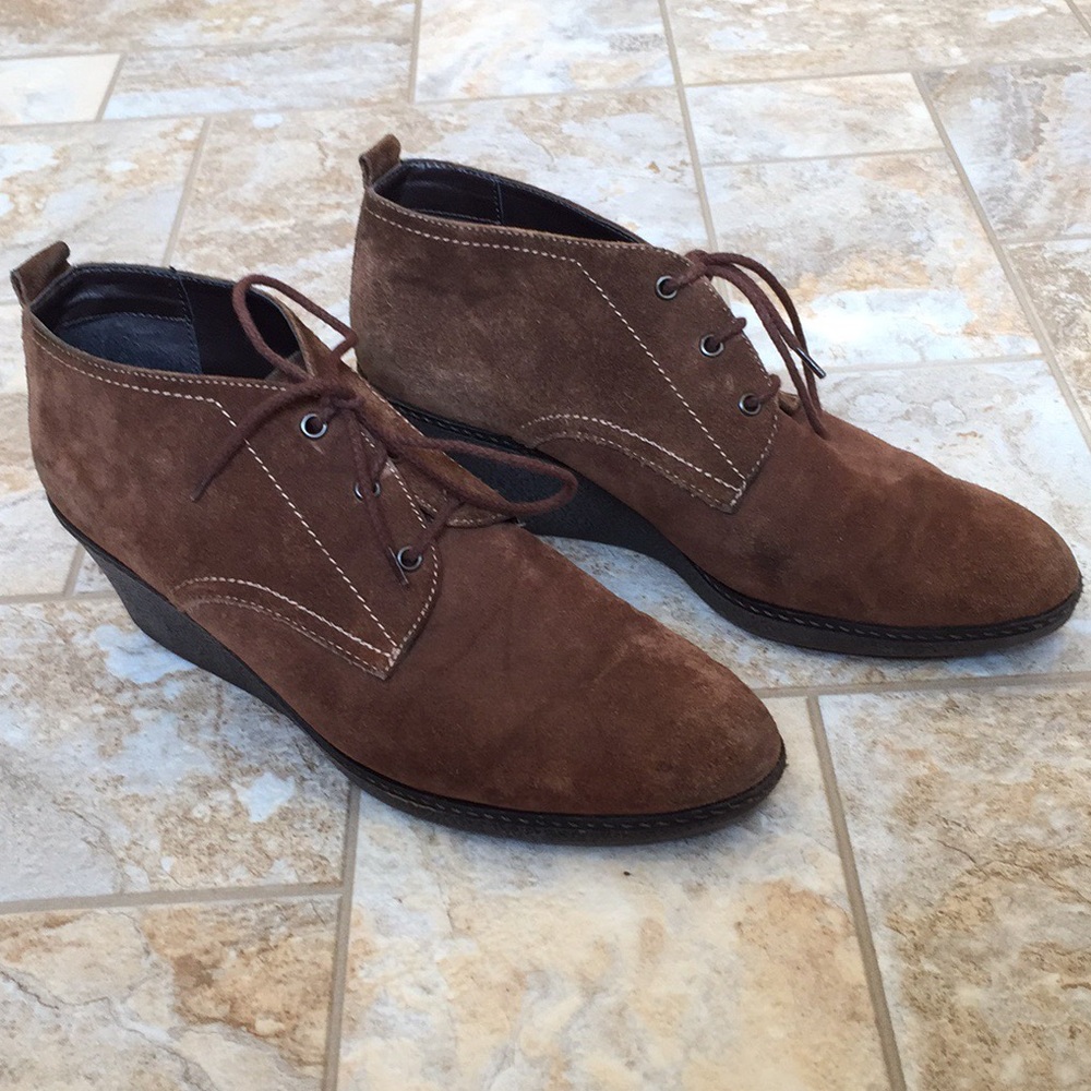 The Flexx By Vera Pelle Brown Suede Wedge Size 9